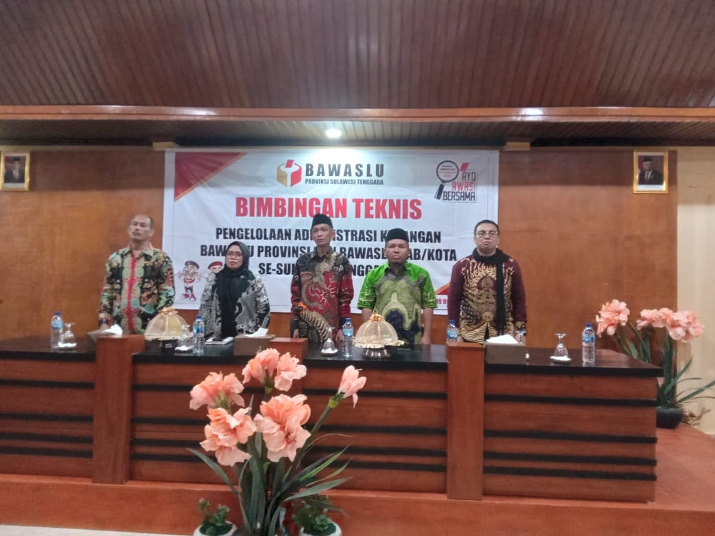 BAWASLU SULTRA BIMTEK KEUANGAN DI WAKATOBI.
