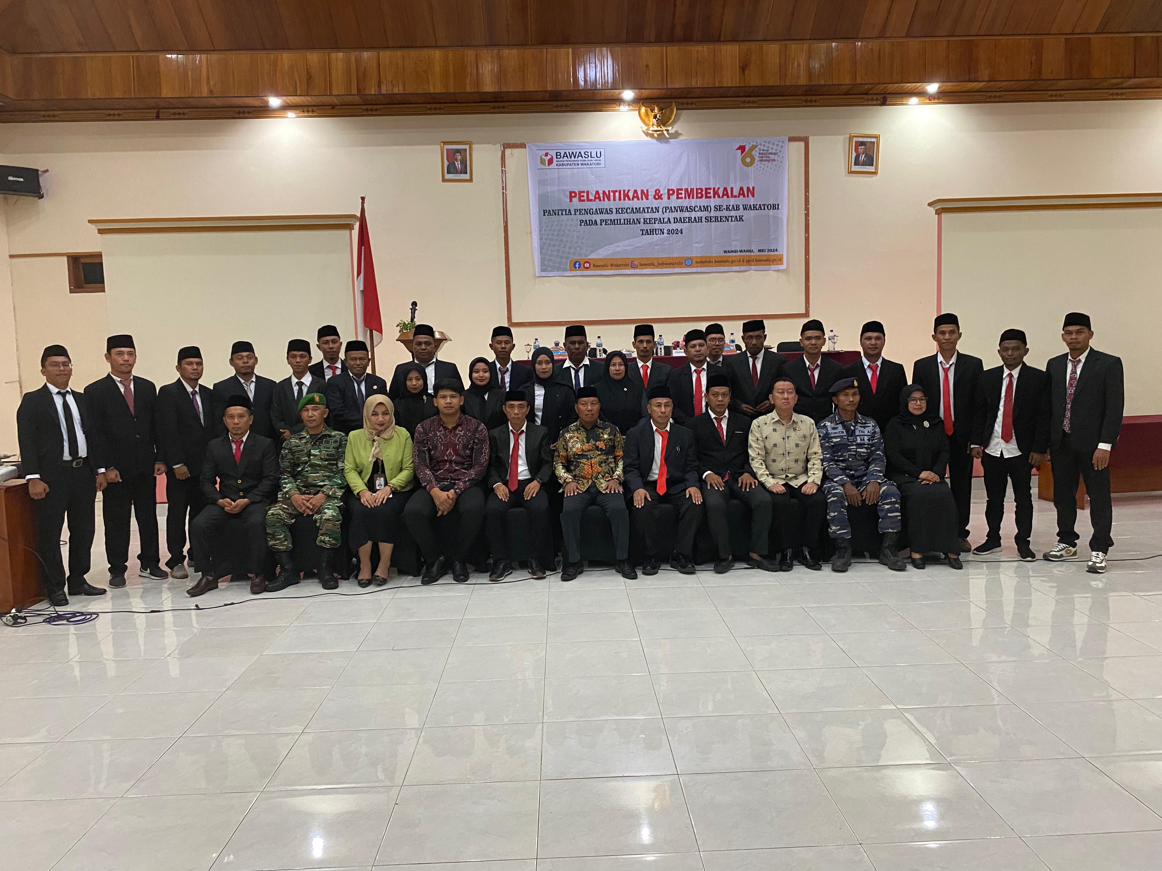24 ANGGOTA PANWAS KECAMATAN DILANTIK UNTUK PEMILIHAN KEPALA DAERAH SERENTAK TAHUN 2024.