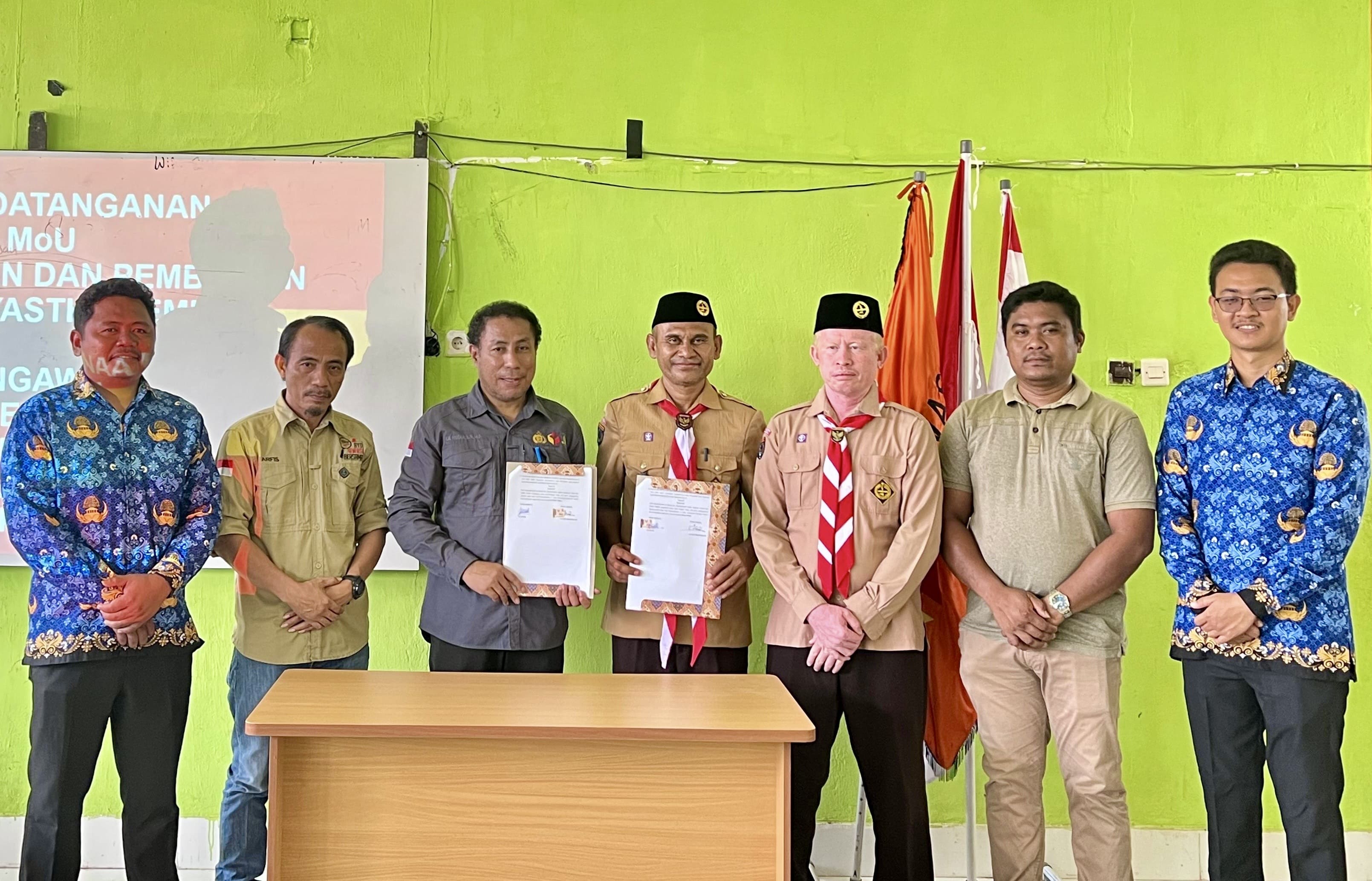 Bawaslu Wakatobi dan Pramuka Tanda tangani MoU